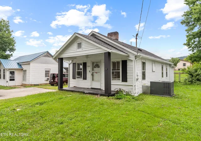 Photo 3 of Sale Pending at 723 N Kingston Ave, Rockwood, TN 37854 | MLS# 1353309 | Listing updated on 2026-08-27