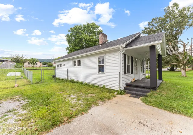 Photo 3 of Sale Pending at 723 N Kingston Ave, Rockwood, TN 37854 | MLS# 1353309 | Listing updated on 2026-08-27