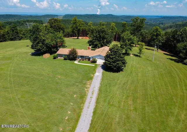 Photo 3 of Sale Pending at 1011 Brickell Ridge Rd, Decatur, TN 37322 | MLS# 1353282 | Listing updated on 2026-09-08