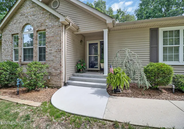 Photo 2 of Single family home for sale at 11 Wilbourn Cir, Fairfield Glade, TN 38558 | MLS# 1353322 | Listing updated on 2026-08-27