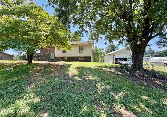 Photo 3 of Sale Pending at 306 Boone Dr, Harrogate, TN 37752 | MLS# 1353319 | Listing updated on 2026-08-28