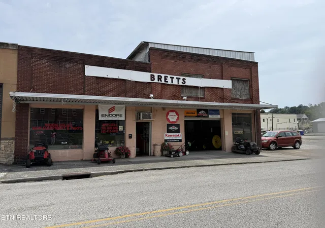 Photo 1 of Single family home for sale at 308 Trenton St, Harriman, TN 37748 | MLS# 1353329 | Listing updated on 2026-09-04
