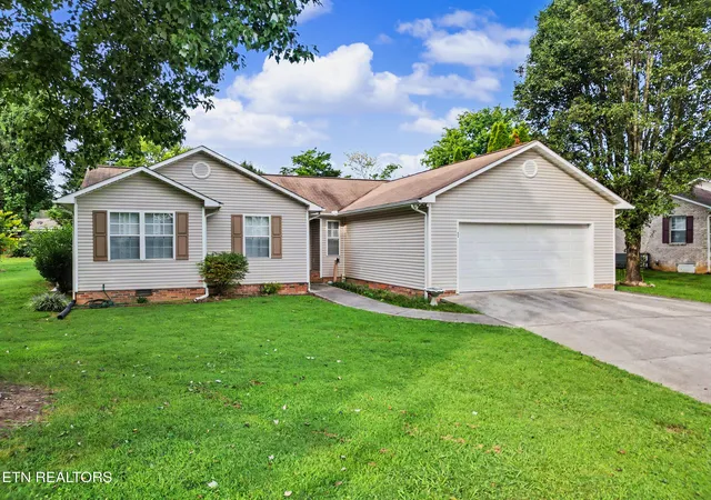 Photo 2 of Sale Pending at 436 Ronjo Dr, Maryville, TN 37803 | MLS# 1353529 | Listing updated on 2026-08-30