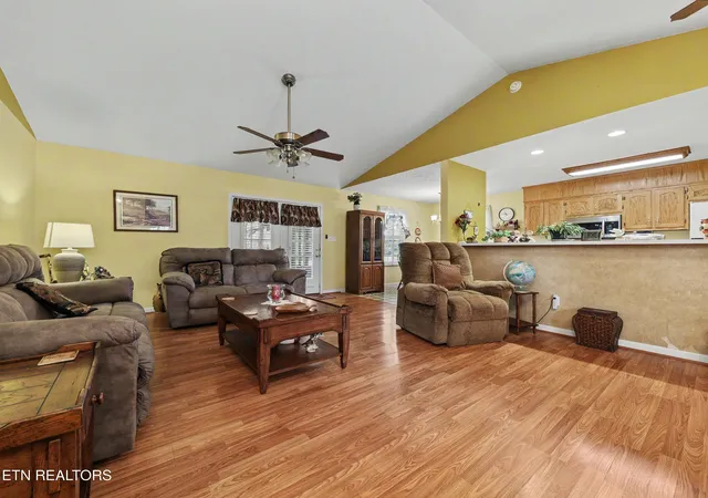 Photo 3 of Sale Pending at 436 Ronjo Dr, Maryville, TN 37803 | MLS# 1353529 | Listing updated on 2026-08-30