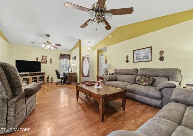 Photo 3 of Sale Pending at 436 Ronjo Dr, Maryville, TN 37803 | MLS# 1353529 | Listing updated on 2026-08-30