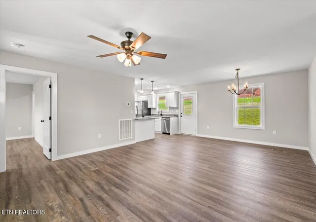 Photo 3 of Single family home for sale at 1822 Loop Rd, La Follette, TN 37766 | MLS# 1353450 | Listing updated on 2026-09-20