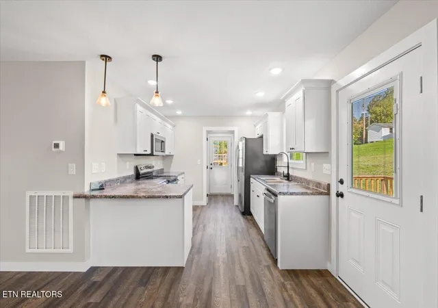 Photo 4 of Single family home for sale at 1822 Loop Rd, La Follette, TN 37766 | MLS# 1353450 | Listing updated on 2026-09-20