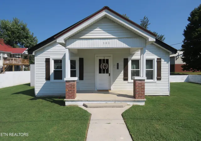 Photo 1 of Single family home for sale at 202 W 4th Street, Livingston, TN 38570 | MLS# 1353758 | Listing updated on 2026-10-05