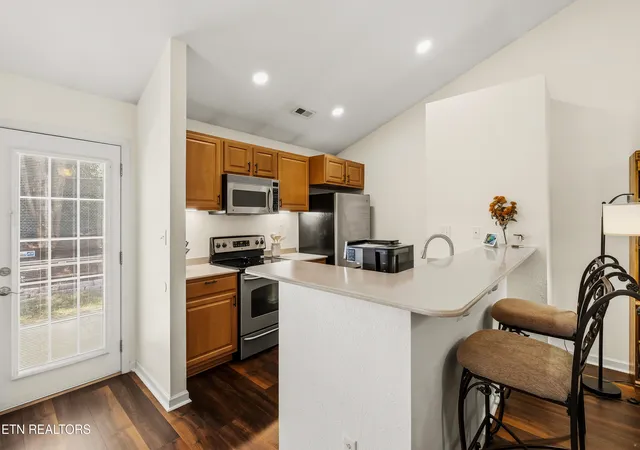 Listing Photo 5 - Condo for sale in building located at 1111 Crested Springs Wy, Knoxville, TN 37923