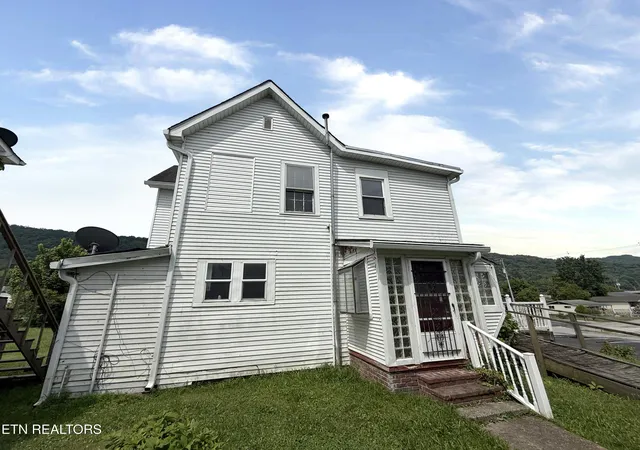 Photo 2 of Sale Pending at 406 Church Ave, Rocky Top, TN 37769 | MLS# 1353349 | Listing updated on 2026-10-02