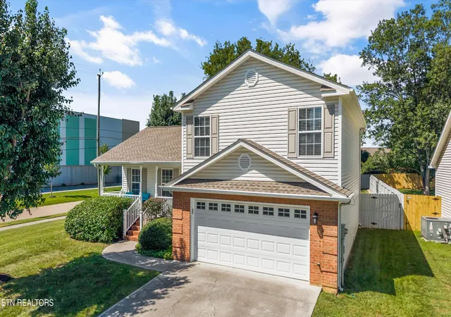 Photo 3 of Sale Pending at 3301 Franklin Creek Ln, Knoxville, TN 37931 | MLS# 1353436 | Listing updated on 2026-09-01