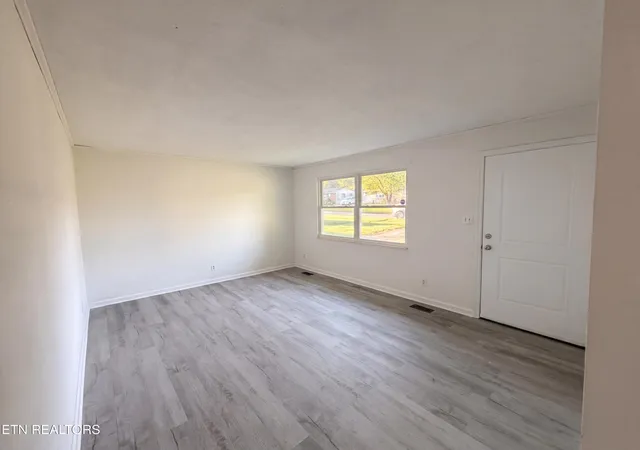 Photo 3 of Sale Pending at 7301 Meadowbrook Cir, Knoxville, TN 37918 | MLS# 1353566 | Listing updated on 2026-09-05