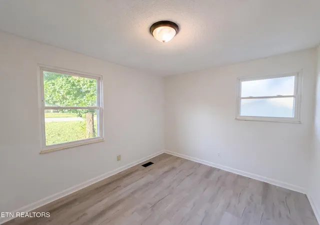 Photo 3 of Sale Pending at 7301 Meadowbrook Cir, Knoxville, TN 37918 | MLS# 1353566 | Listing updated on 2026-09-05