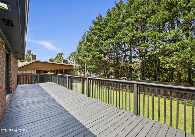Photo 3 of Single family home for sale at 101 Westland Dr, Clinton, TN 37716 | MLS# 1353371 | Listing updated on 2026-09-16