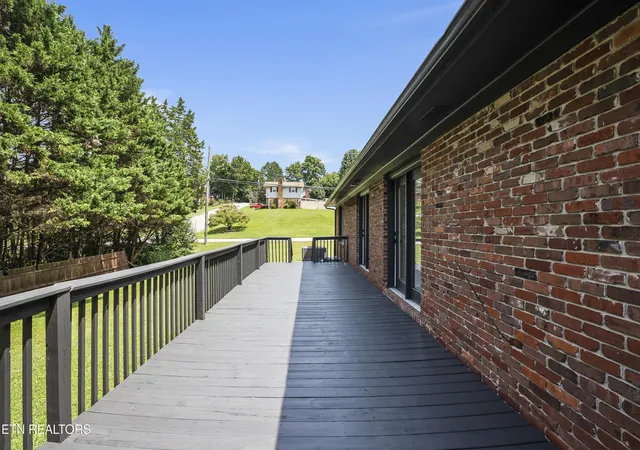 Photo 3 of Single family home for sale at 101 Westland Dr, Clinton, TN 37716 | MLS# 1353371 | Listing updated on 2026-09-16