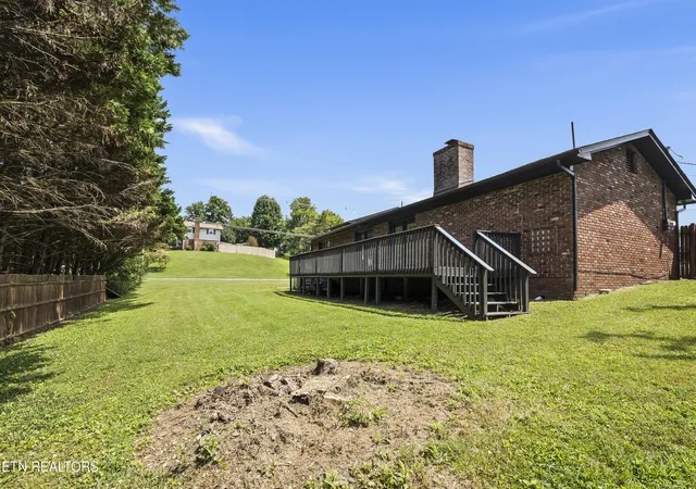 Photo 4 of Single family home for sale at 101 Westland Dr, Clinton, TN 37716 | MLS# 1353371 | Listing updated on 2026-09-16