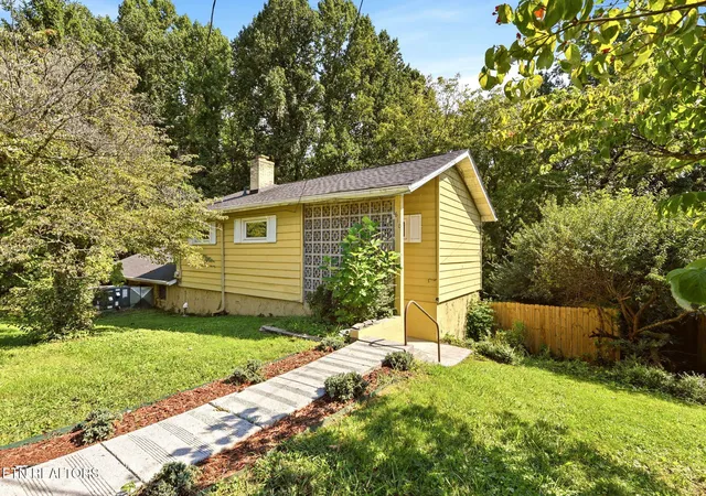 Photo 1 of Single family home for sale at 610 Michigan Ave, Oak Ridge, TN 37830 | MLS# 1353821 | Listing updated on 2026-09-21