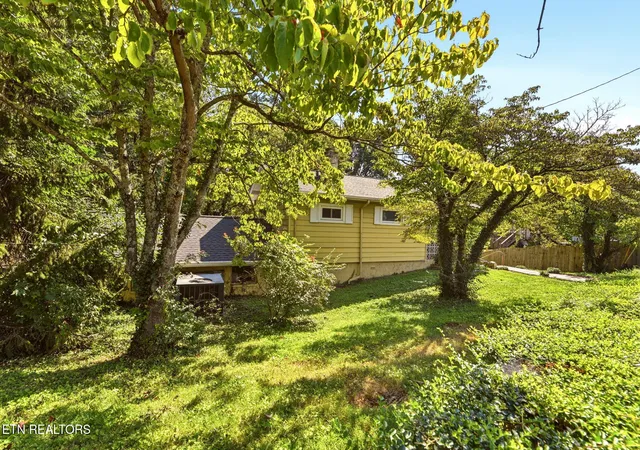 Photo 2 of Single family home for sale at 610 Michigan Ave, Oak Ridge, TN 37830 | MLS# 1353821 | Listing updated on 2026-09-21