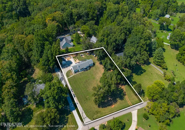 Photo 2 of Sale Pending at 112 Mainsail Rd, Kingston, TN 37763 | MLS# 1353561 | Listing updated on 2026-09-21