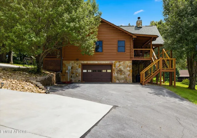 Photo 3 of Single family home for sale at 3213 Big Cove Ct, Sevierville, TN 37862 | MLS# 1353394 | Listing updated on 2026-09-10