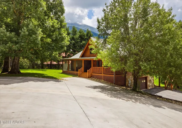 Photo 4 of Single family home for sale at 3213 Big Cove Ct, Sevierville, TN 37862 | MLS# 1353394 | Listing updated on 2026-09-10