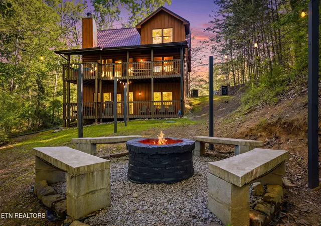 Photo 2 of Sale Pending at 3201 Bear Country Wy, Sevierville, TN 37876 | MLS# 1353547 | Listing updated on 2026-10-23