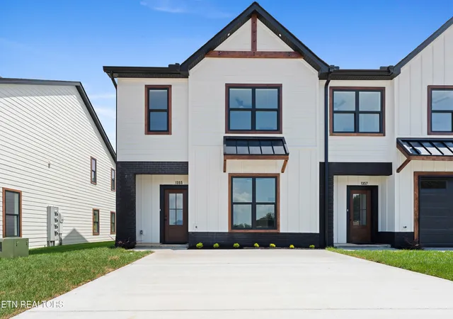Photo 1 of Single family home for sale at 1355 Grace Ridge Dr, Sevierville, TN 37862 | MLS# 1353794 | Listing updated on 2026-08-31