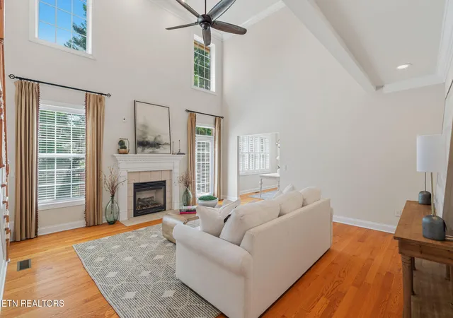 Photo 3 of Single family home for sale at 1724 Evening Shade Ln, Knoxville, TN 37919 | MLS# 1353453 | Listing updated on 2026-09-14