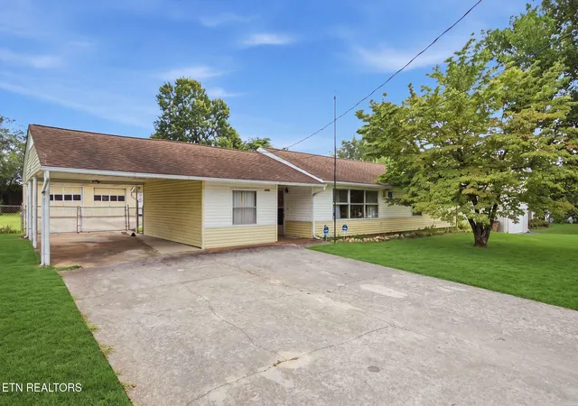 Photo 2 of Sale Pending at 4308 Nw Roaming Rd, Knoxville, TN 37912 | MLS# 1353423 | Listing updated on 2026-09-08