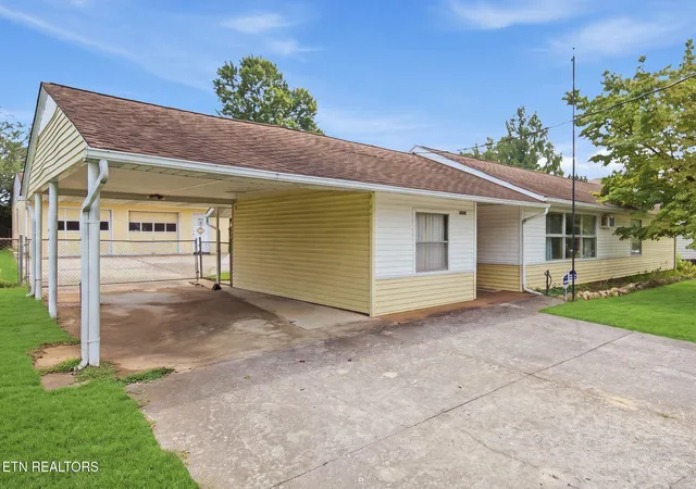Photo 3 of Sale Pending at 4308 Nw Roaming Rd, Knoxville, TN 37912 | MLS# 1353423 | Listing updated on 2026-09-08
