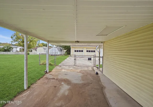 Photo 3 of Sale Pending at 4308 Nw Roaming Rd, Knoxville, TN 37912 | MLS# 1353423 | Listing updated on 2026-09-08