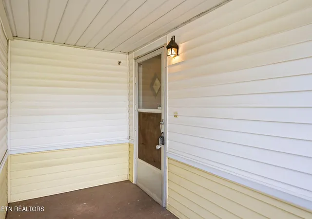 Photo 4 of Sale Pending at 4308 Nw Roaming Rd, Knoxville, TN 37912 | MLS# 1353423 | Listing updated on 2026-09-08