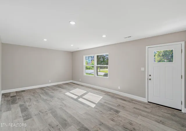 Photo 4 of Single family home for sale at 349 Land Oak Rd, Knoxville, TN 37922 | MLS# 1353553 | Listing updated on 2026-09-10