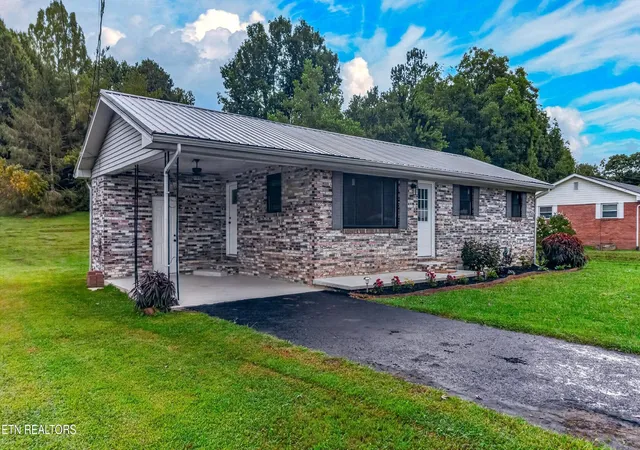 Photo 2 of Single family home for sale at 518 Fairfield Dr, Newport, TN 37821 | MLS# 1353599 | Listing updated on 2026-09-03