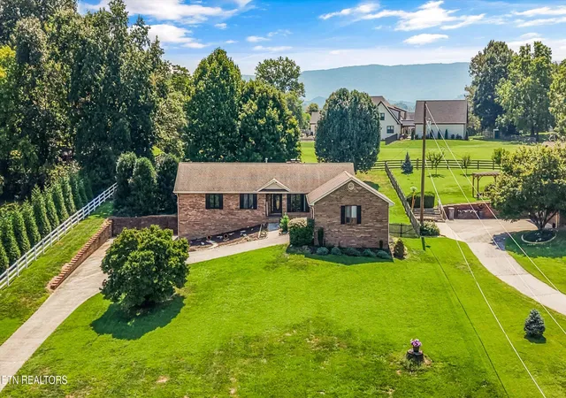 Photo 1 of Single family home for sale at 2112 Carpenters Grade Rd, Maryville, TN 37803 | MLS# 1353633 | Listing updated on 2026-10-05