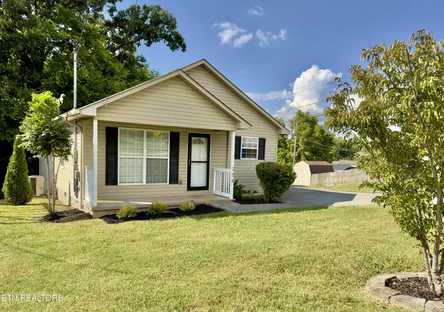 Photo 2 of Sale Pending at 206 W Edison St, Alcoa, TN 37701 | MLS# 1353464 | Listing updated on 2026-09-25