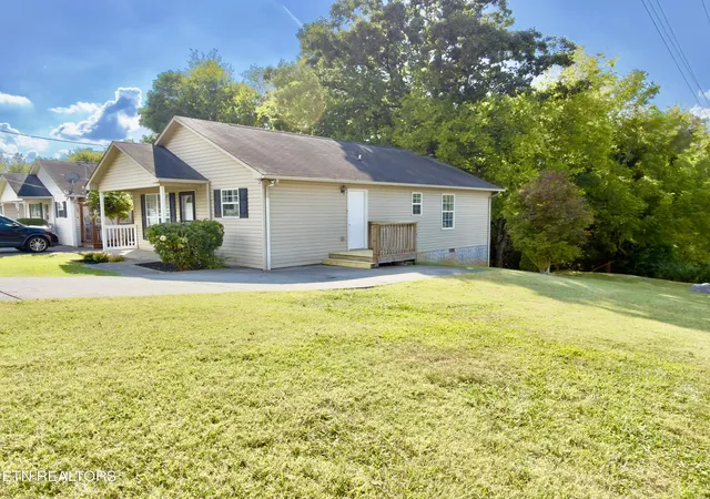 Photo 3 of Sale Pending at 206 W Edison St, Alcoa, TN 37701 | MLS# 1353464 | Listing updated on 2026-09-25