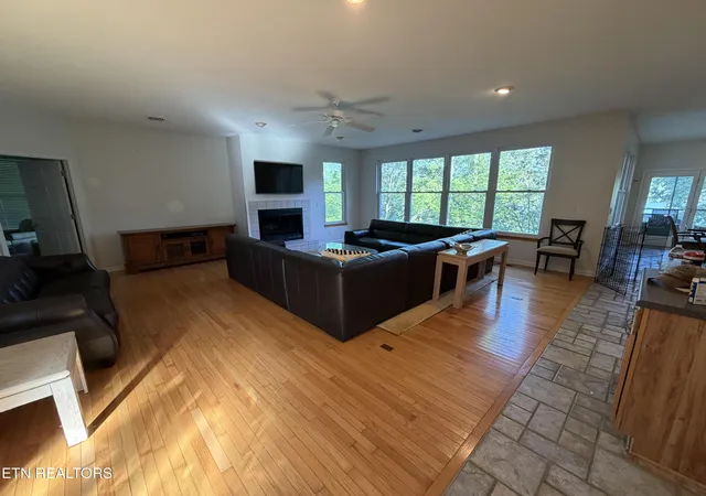 Photo 4 of Single family home for sale at 1395 Lakeview Dr, Sharps Chapel, TN 37866 | MLS# 1353470 | Listing updated on 2026-10-04