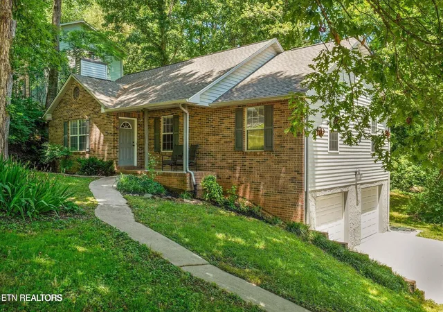 Photo 2 of Single family home for sale at 712 Kimbee Rd, Knoxville, TN 37923 | MLS# 1353475 | Listing updated on 2026-09-04