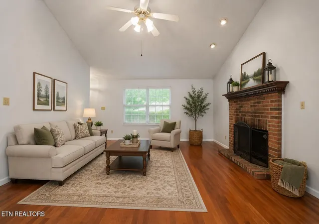 Photo 4 of Single family home for sale at 712 Kimbee Rd, Knoxville, TN 37923 | MLS# 1353475 | Listing updated on 2026-09-04