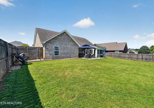 Photo 3 of Sale Pending at 1220 Bastogne Dr, Maryville, TN 37801 | MLS# 1353481 | Listing updated on 2026-09-08