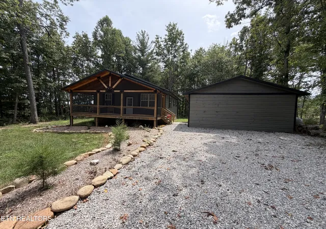 Photo 3 of Single family home for sale at 130 Murray Ln, Jamestown, TN 38556 | MLS# 1353623 | Listing updated on 2026-09-30