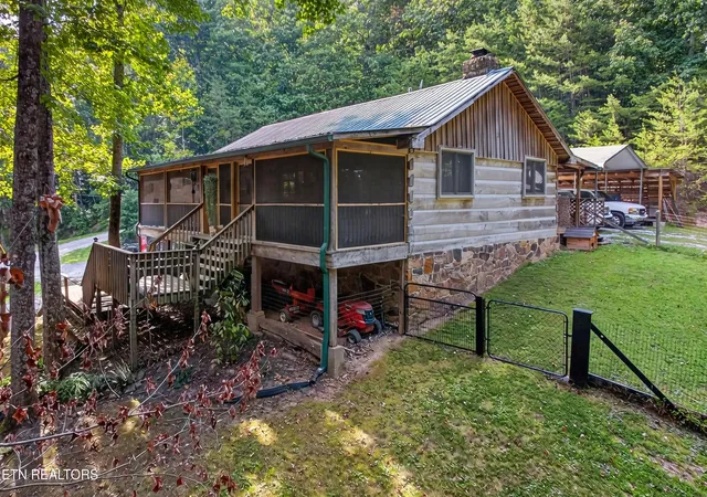 Photo 3 of Single family home for sale at 5919 Atkins Rd, Knoxville, TN 37918 | MLS# 1353493 | Listing updated on 2026-09-18