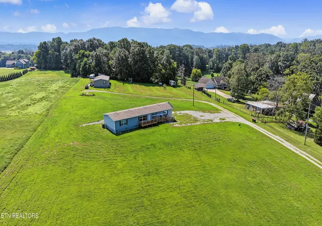 Photo 3 of Single family home for sale at 5138 Sevierville Rd, Maryville, TN 37804 | MLS# 1353540 | Listing updated on 2026-09-05