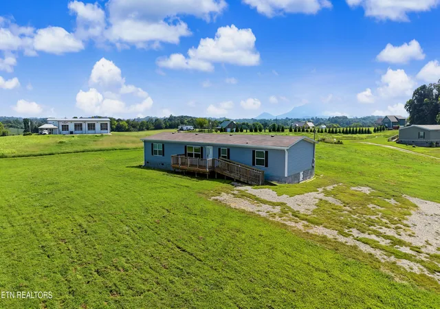Photo 3 of Single family home for sale at 5138 Sevierville Rd, Maryville, TN 37804 | MLS# 1353540 | Listing updated on 2026-09-05