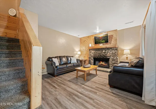 Photo 3 of Single family home for sale at 925 Sunshine Tr, Gatlinburg, TN 37738 | MLS# 1353485 | Listing updated on 2026-09-10