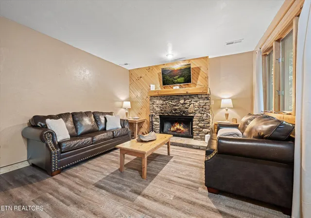 Photo 4 of Single family home for sale at 925 Sunshine Tr, Gatlinburg, TN 37738 | MLS# 1353485 | Listing updated on 2026-09-10