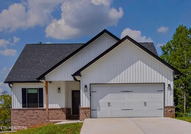 Single family home for sale at 8011 Stone Holw Dr, Knoxville, TN 37924 | MLS# 1353838