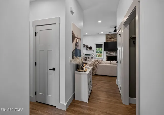 Photo 2 of Single family home for sale at 8011 Stone Holw Dr, Knoxville, TN 37924 | MLS# 1353838 | Listing updated on 2026-10-06