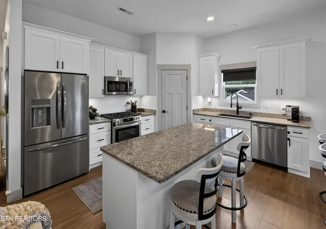 Photo 3 of Single family home for sale at 8011 Stone Holw Dr, Knoxville, TN 37924 | MLS# 1353838 | Listing updated on 2026-10-06